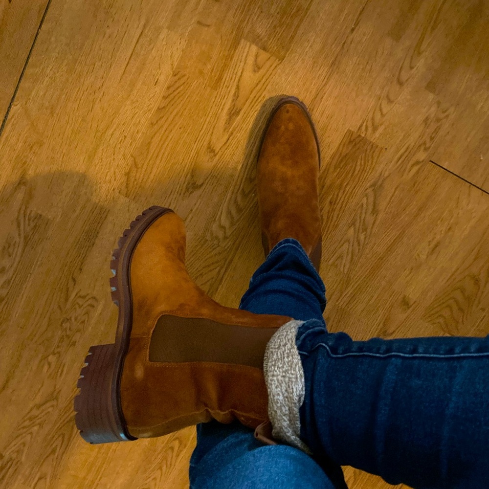 NWOT QUINCE Brown Suede Chelsea Boots Women’s Size 9